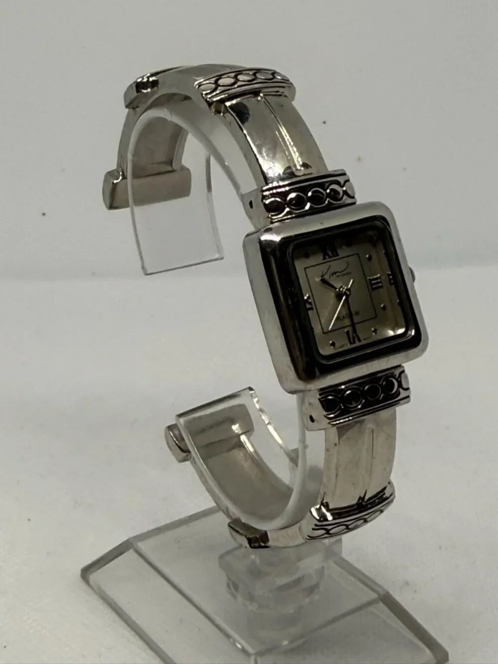 Kim Rogers Silver-Tone Quartz Womens Bracelet Watch Roman Numerals Textured